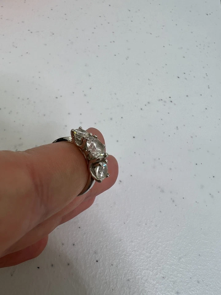 Lia Sophia Ring Size 5 Rhinestone Silver Tone 3 Stones LS Clear Crystal - Image 4 of 4