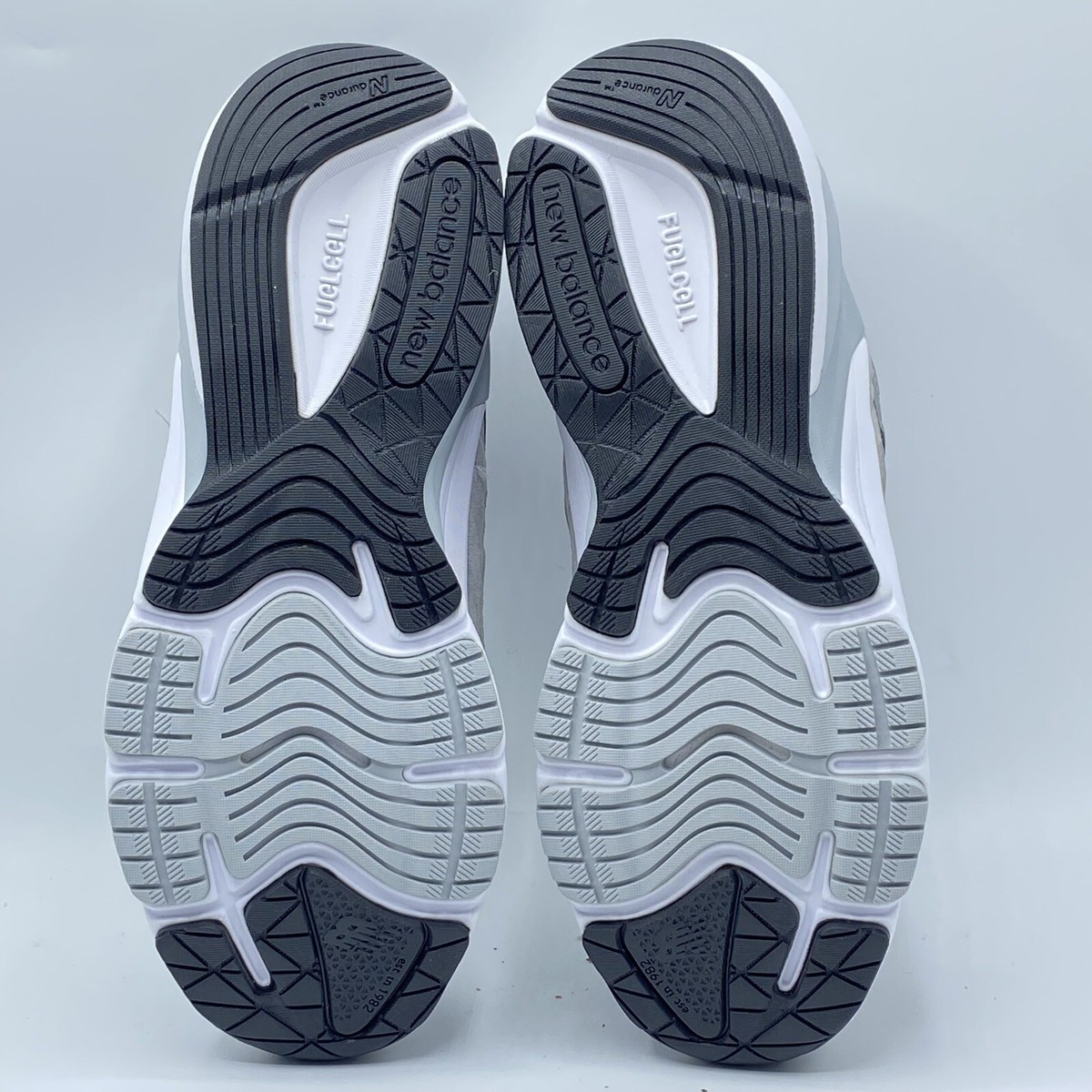 NEW BALANCE W990GL6 WOMEN SZ8[B]RUNNING SHOES NEW WITHOUT BOX.L37