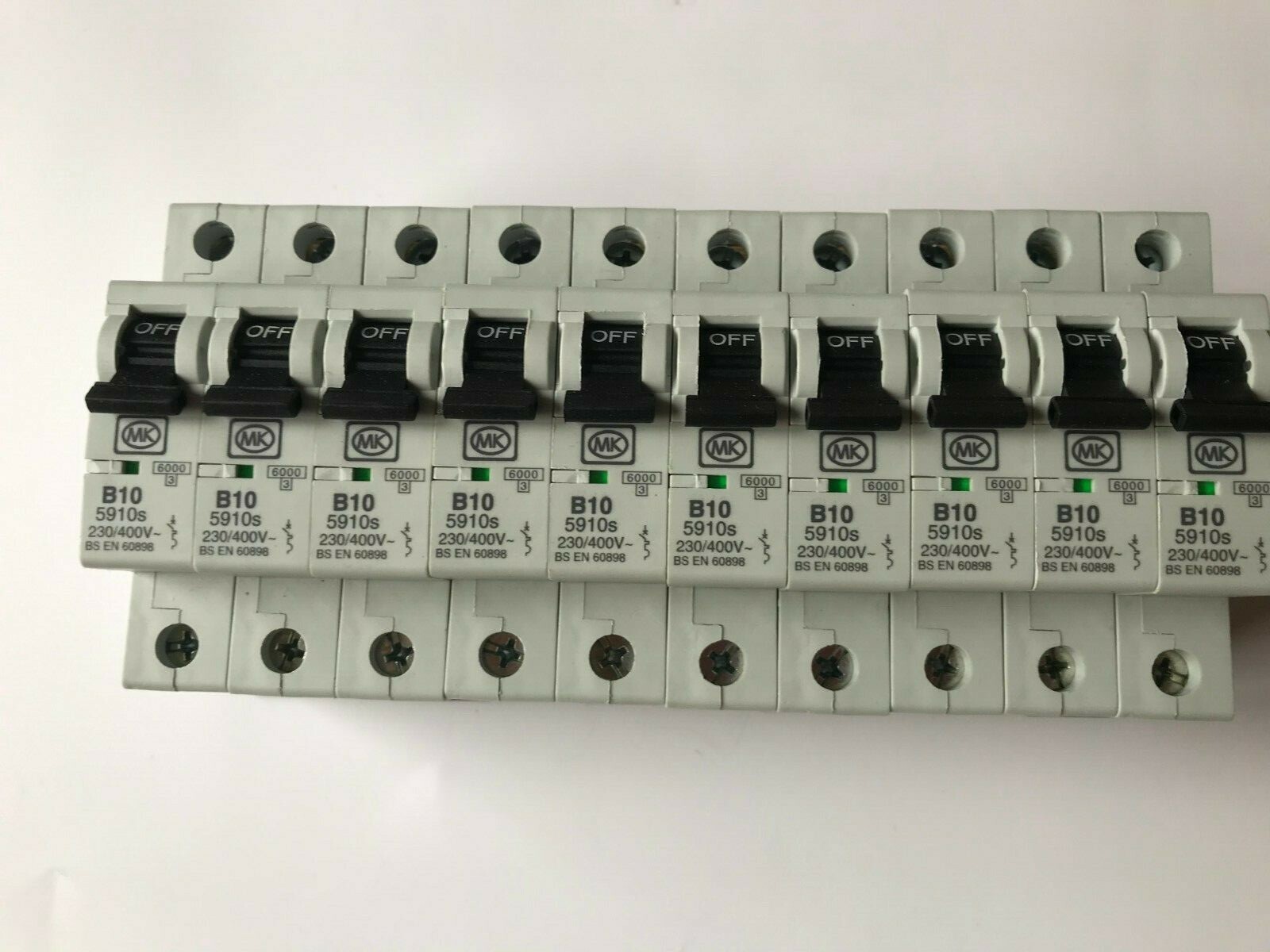 BOX OF 10 MK 10a MCB B TYPE 6ka SINGLE POLE BOX OF 10 5910s SENTRY