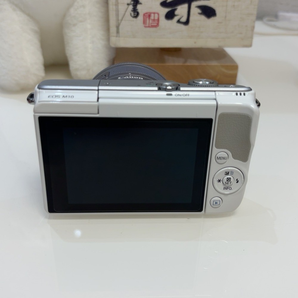 yusonCANON EOS M10 Amazon.com : Canon EOS M10 Mirrorless Camera Kit with EF-M 15-45mm