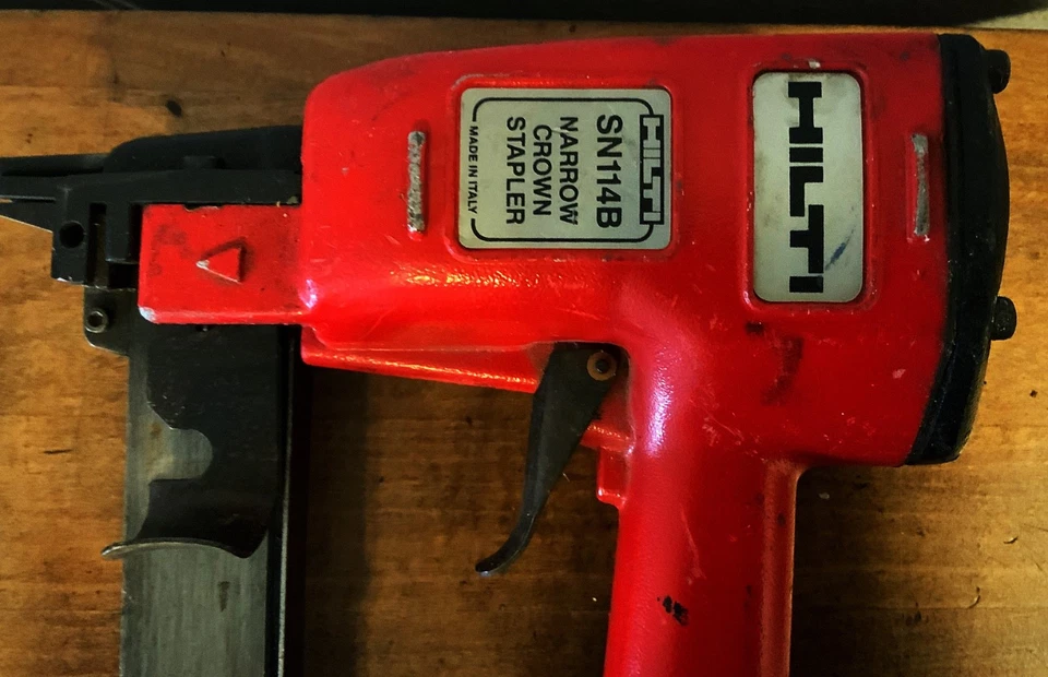 Grapadora de corona estrecha neumática/neumática HILTI SN114B de alta resistencia Foto 3 de 4