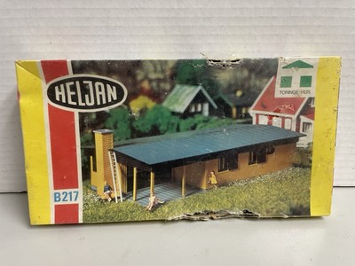 Heljan B217 Weekend - Cottages HO Scale Plastic Model Kit Sealed