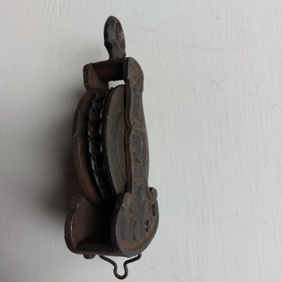 Ancienne Poulie à Chaînes - Photo 4/4