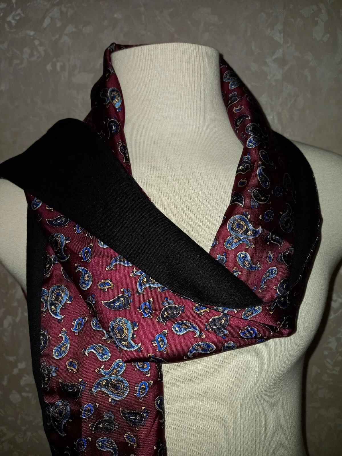 Vintage Mens Scarf Natural Fibres 50% Wool 50% Silk Paisley 24x160 cm
Opens in a new window or tab