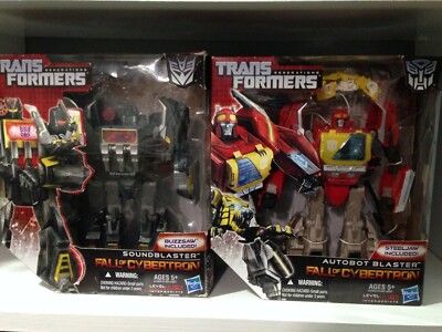 Hasbro Transformers Generation 1 Fall of Cybertron: Autobot Blaster/SoundBlaster
