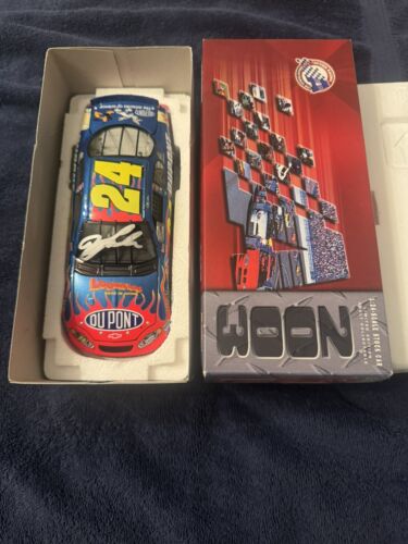 Jeff Gordon SIGNED AUTOGRAPHED 2003 Monte Carlo 1:24 Diecast Car Looney Tunes