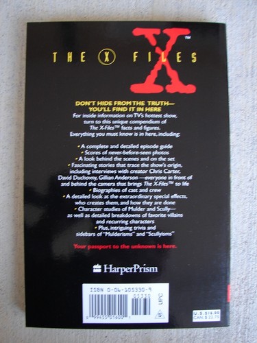 The X-Files Hard and Soft cover 7 book lot Official guide vol 1, 2. 3 Nitpickers - Picture 6 of 16