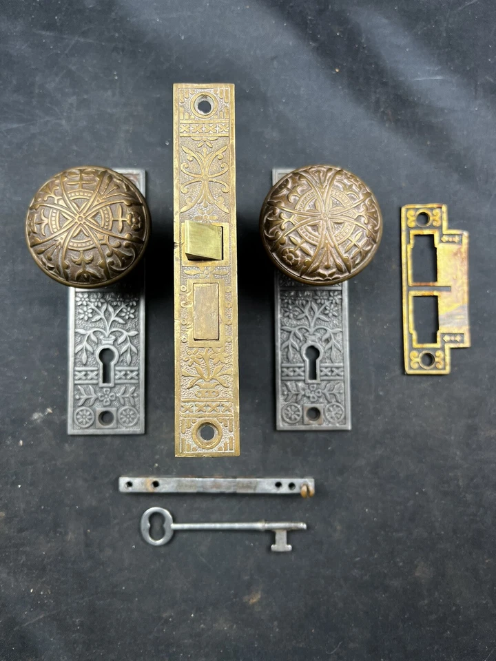 Lockwood 1894 Door Knob and Back Plate Passage Set H-20600 - Image 2 of 4