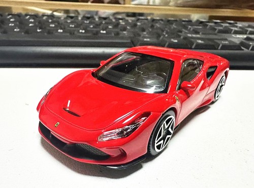 Bburago 1:43 Ferrari F8 Tributo Diecast Metall Modell Junge Spielzeugauto Neu in Box - Bild 2 von 6