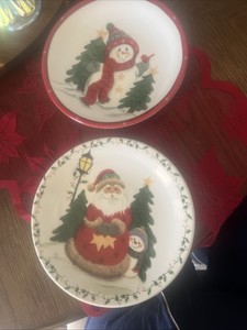 HOLIDAY HOME STUDIO 33 SANTA SNOWMAN DECORATIVE SALAD PLATES