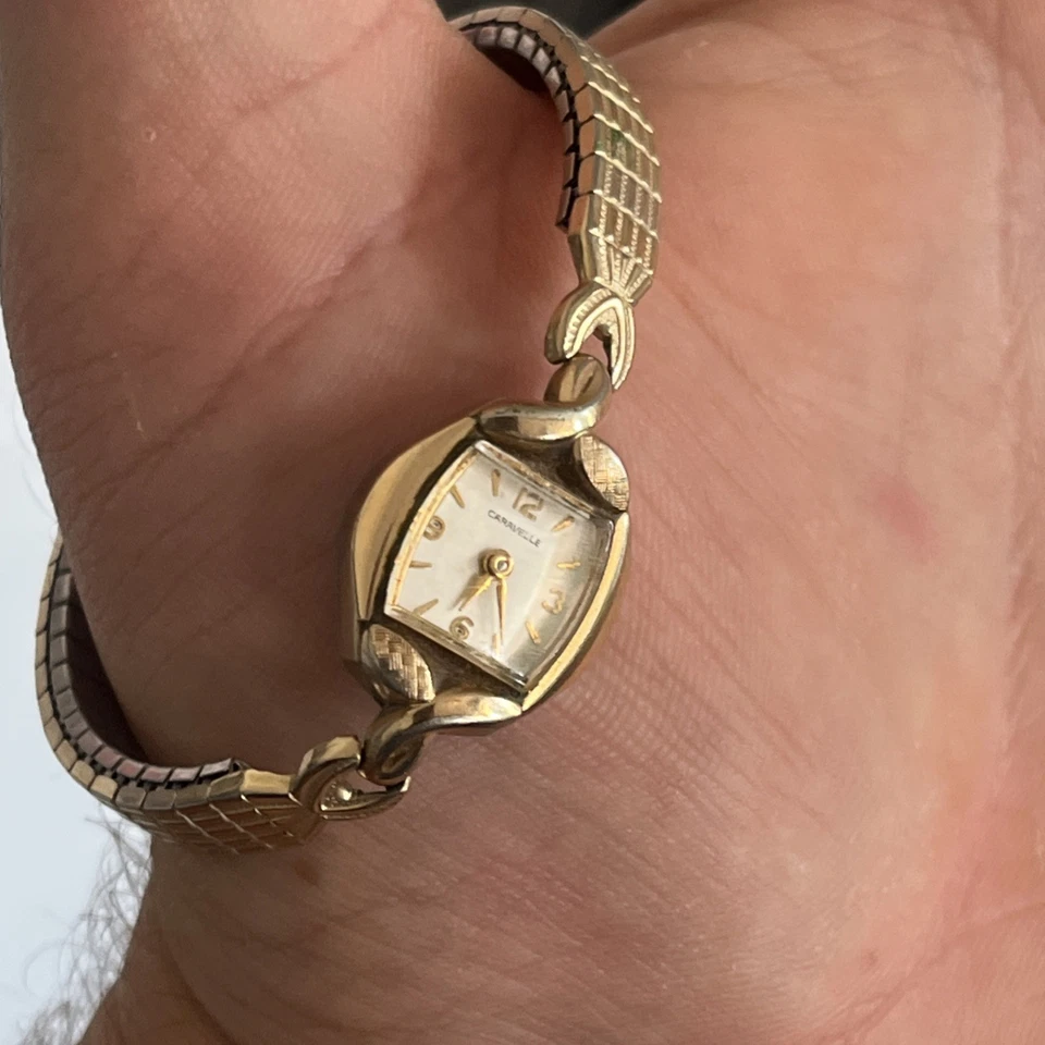 Reloj pulsera vintage para dama CARAVELLE by Bulova tono dorado no probado Foto 4 de 4