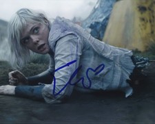 ELLE FANNING signed Autogramm 20x25cm PREDATOR in Person autograph COA