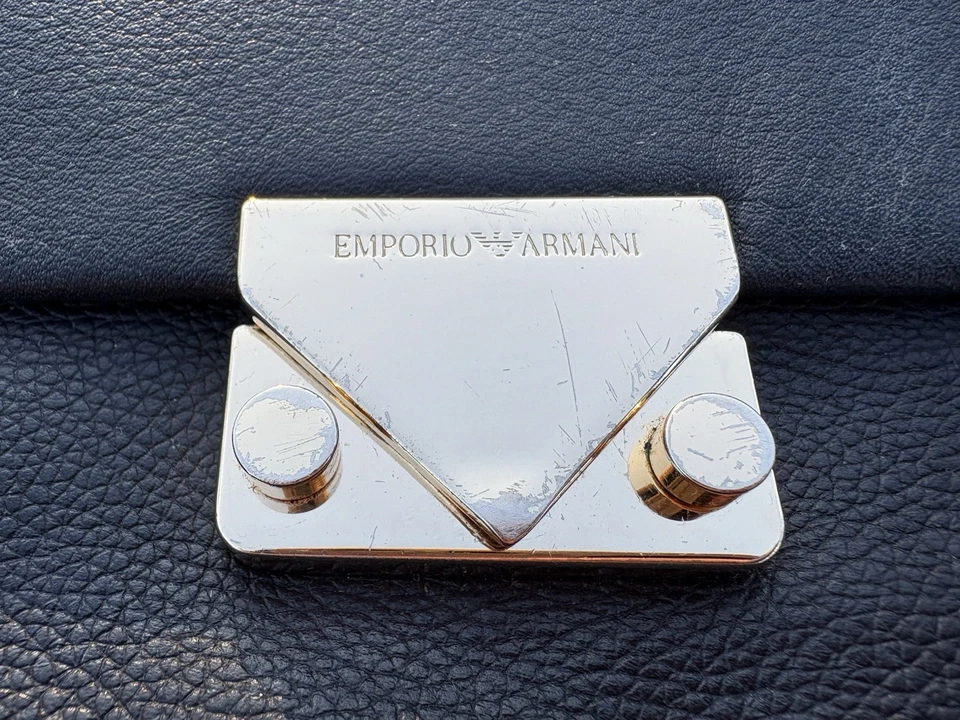 Bolso sin asas/hombro Emporio Armani de cuero negro (bolso de 2 piezas) Foto 3 de 4