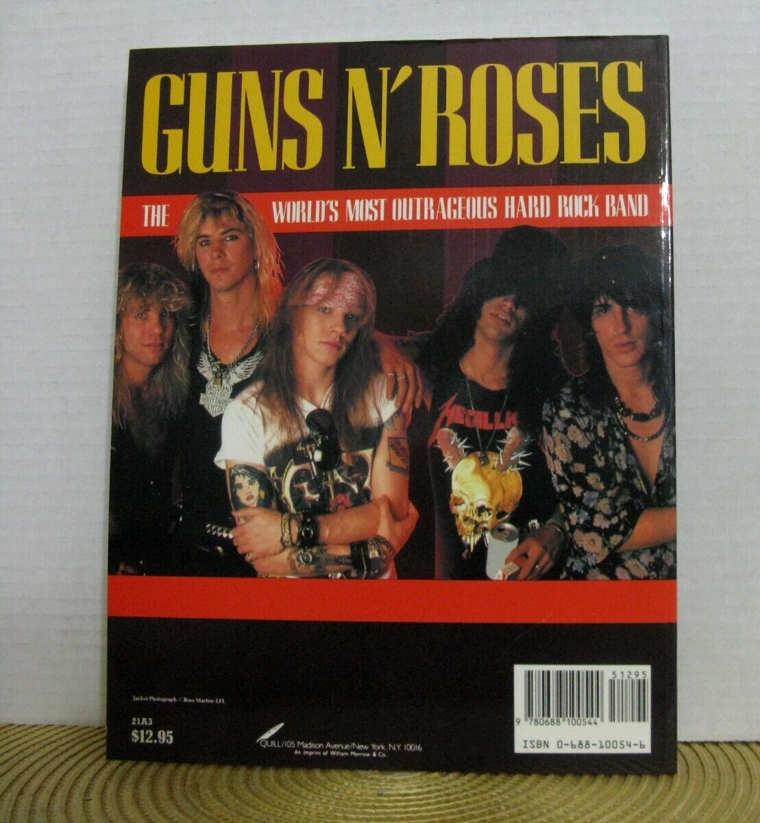 GUNS N' ROSES OFFICIAL 1990 VINTAGE BOOK---NEW---OLD STOCK US