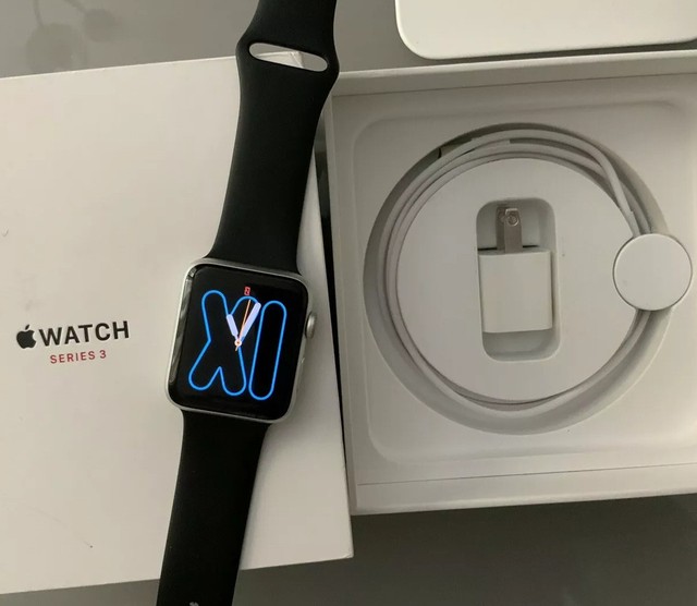 Apple Watch Series 3 GPS+Cellular 42mm Caja de Aluminio en Plata y Correa Deportiva en Blanco