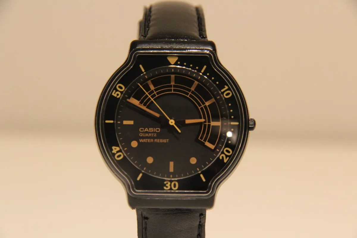 VINTAGE SPORT RARE BLACK PLASTIC CASE MEN S QUARTZ WATCH