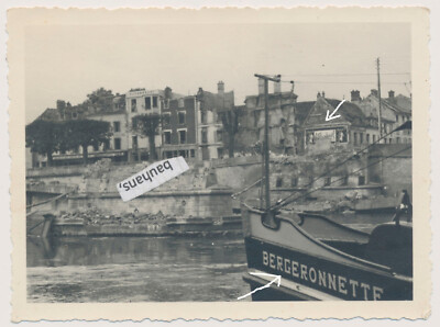 Foto Westfeldzug, Stadt ? Fluss, Boote  2.WK  1940 (587a)