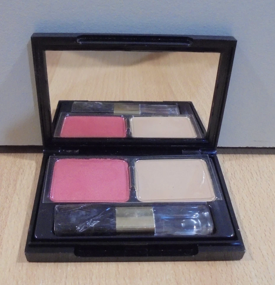 REVLON VTG BLUSH / POWDER ENSEMBLE - Image 3 of 4