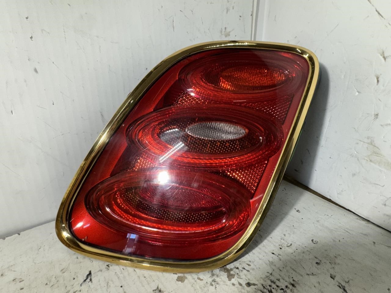 2016 Bentley Mulsanne Passenger Side Tail Light RH OEM  3Y0.945.096.S