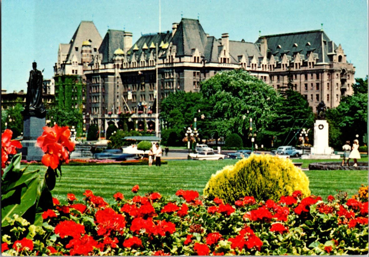 Victoria Bc Postcard Empress Hotel &Amp; Gardens With Statues J/05 Bq9950