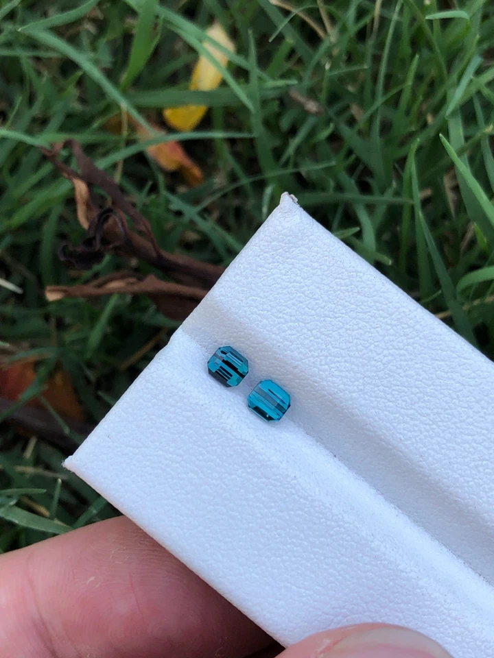 天然 Indicolite 蓝色碧玺一对,翡翠切割,手工刻面 — 第 2/4 张图片