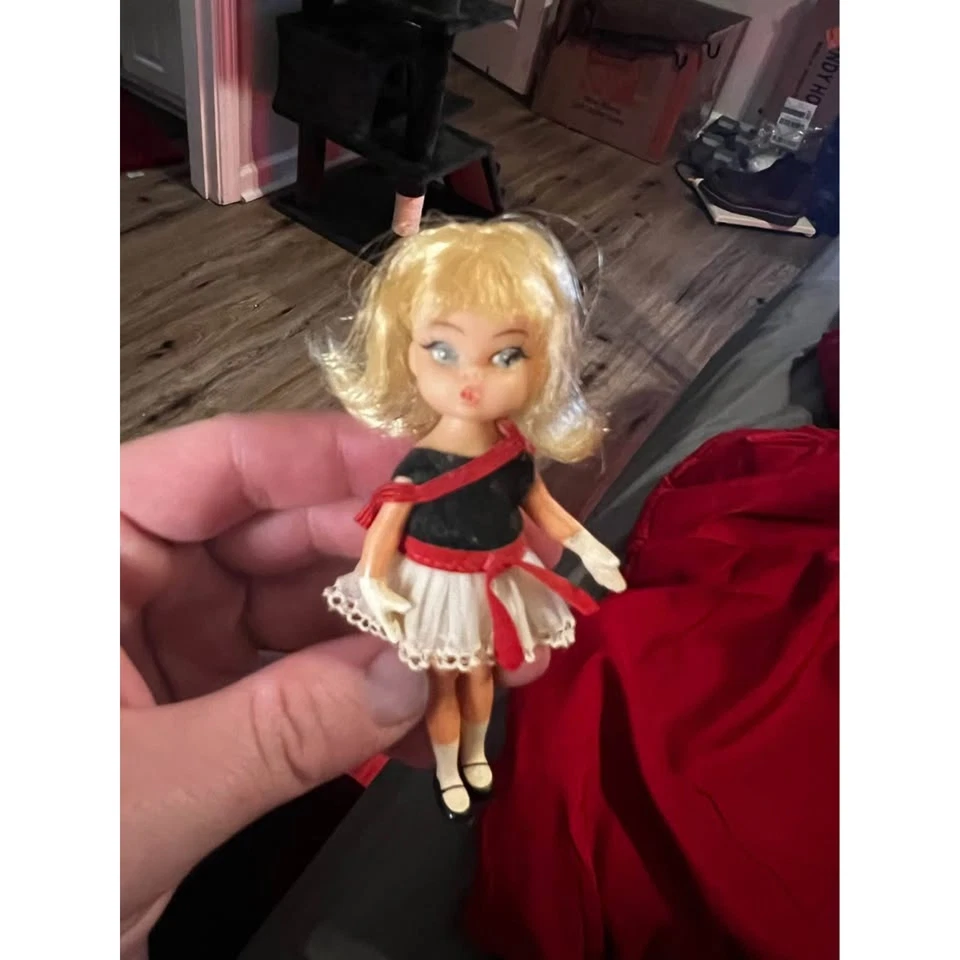 Muñeca de goma de ojo grande de juguete lindo para bebé Hasbro Dolly Darling Doll de colección Foto 3 de 4