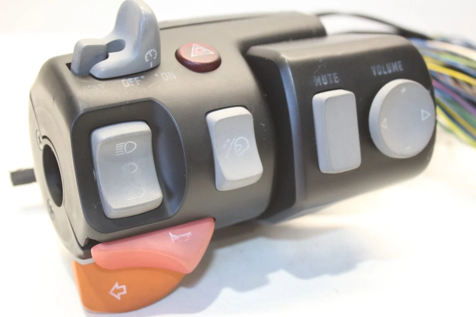 BMW K1200 LT 1997-2003 INTERRUPTOR DE MANILLAR IZQUIERDO Y EMBRAGUE CILINDRO MAESTRO OEM Foto 3 de 4