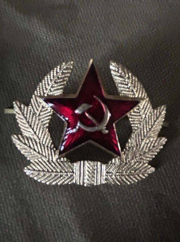 RUSSIAN METAL RED STAR & WREATH, Hat Badge
