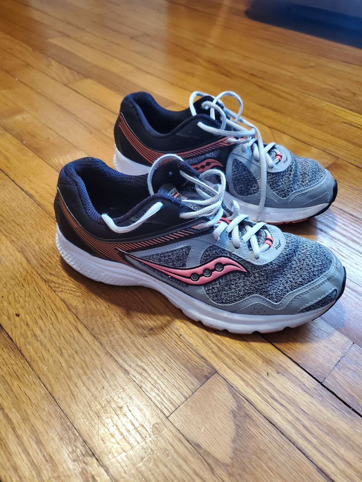 Saucony Cohesion 10 Women's Gray/Coral/Black Running Shoes, Size 11