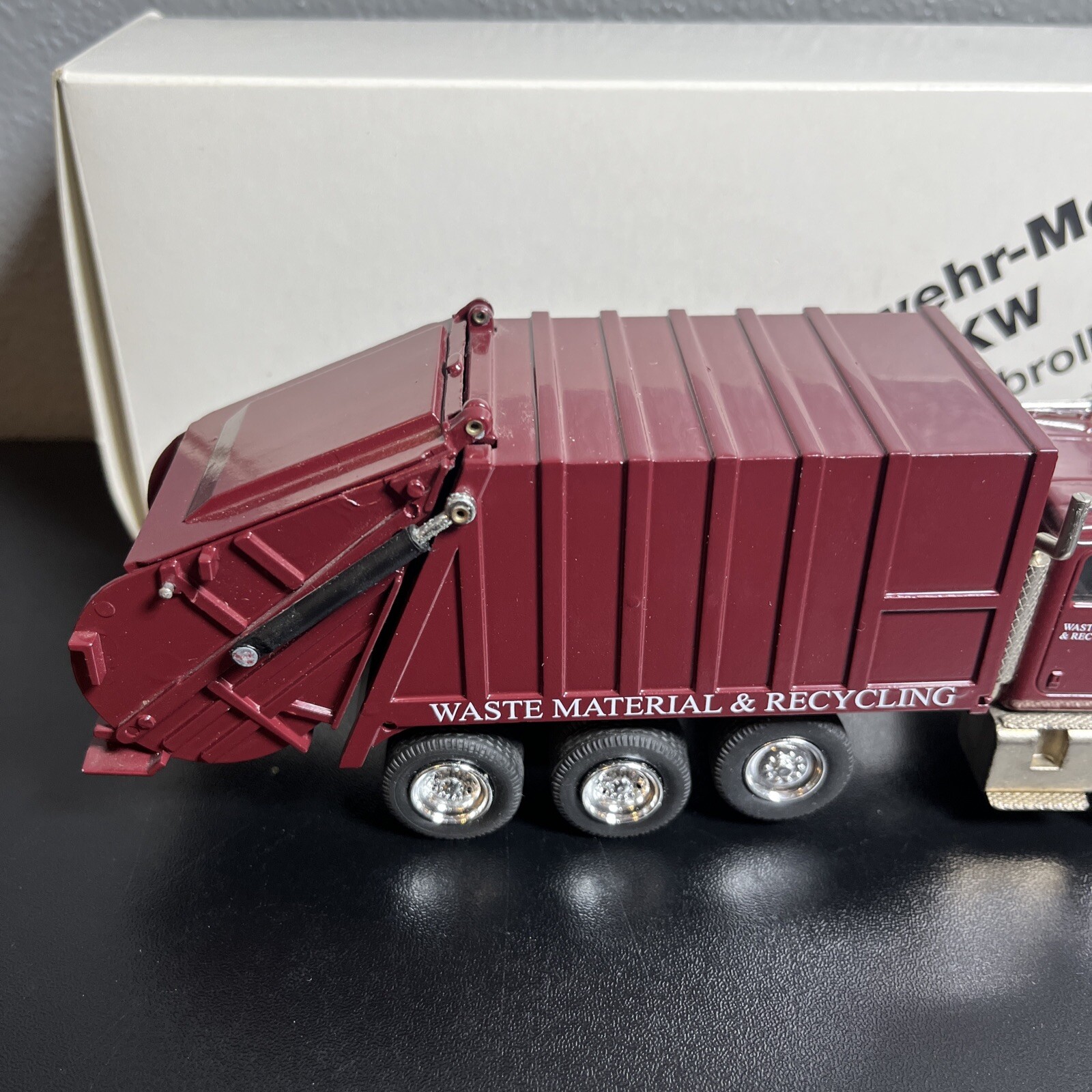 1/50 Conrad International 5600i Waste Material Recycling Garbage Truck