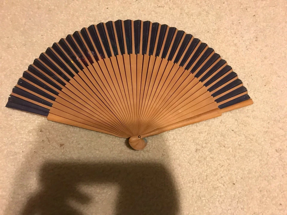 Cool 1920s TULLE Linen Cloth wooden frame HAND FAN d. red & Yellow Flower 9"L - Image 2 of 4