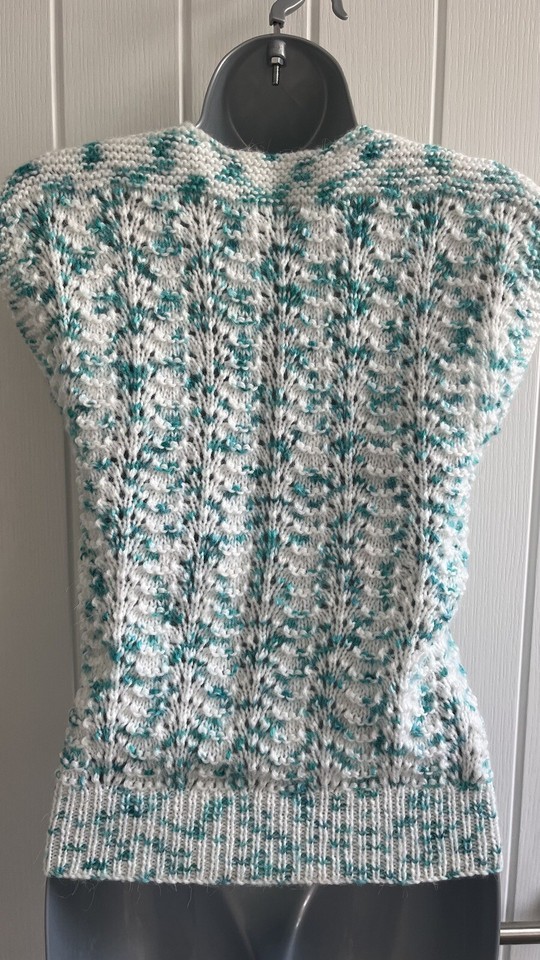 Ladies White & Green Hand knit Sleeveless Jumper Top Size XS 32” Bust