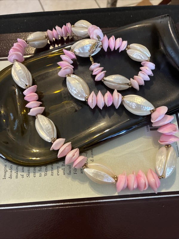 Vintage Hawaiian-Style Stacked Shell Lei Necklace 