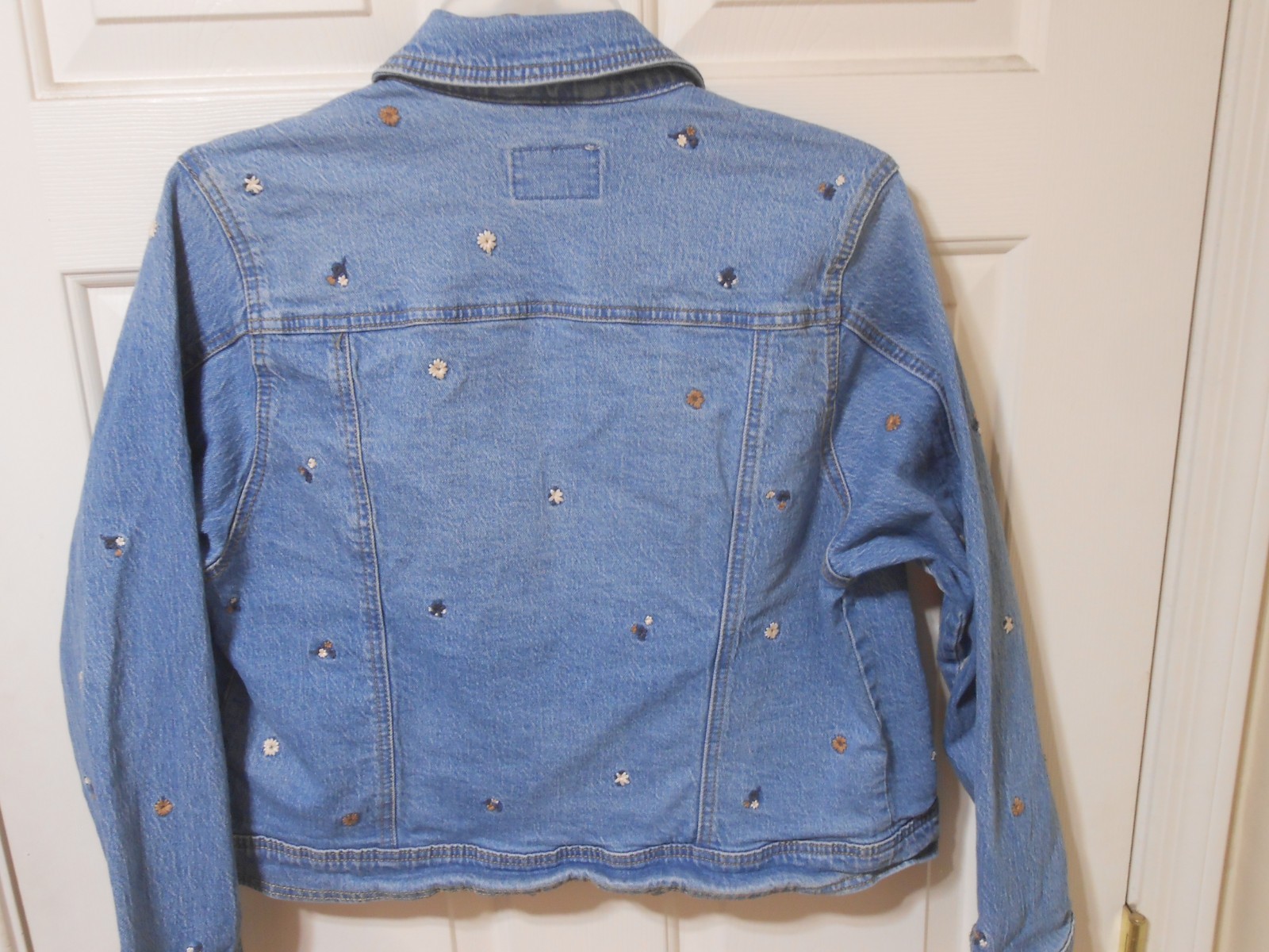 Universal Thread Denim jean Jacket Size Small Emb… - image 3