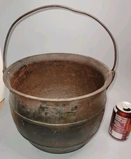 Primitive Antique Cast Iron 3 Legged Cauldron Cowboy Kettle Pot Gate Mark Bail