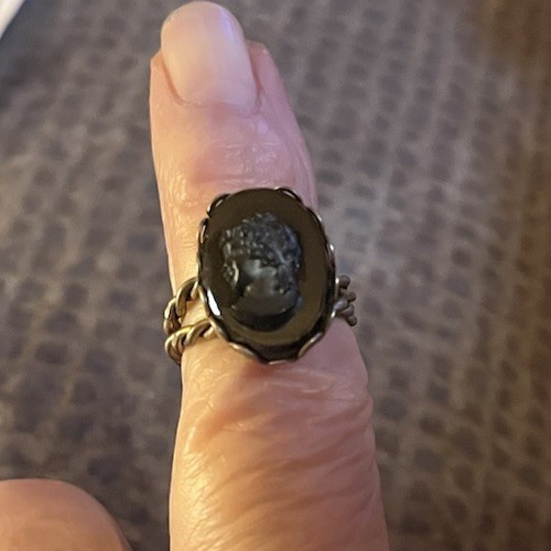 VTG Whiting & Davis Style Black Pearl Cameo Ring Unsigned Cameo