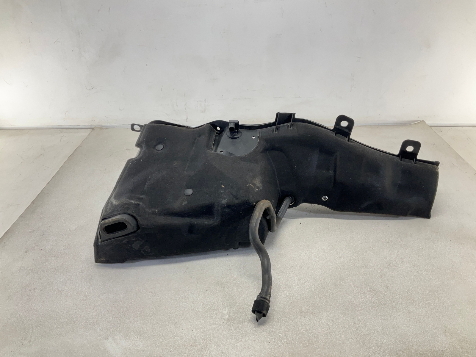 17-20 MASERATI Levante Front RIght Cowl Facility Tray Box Storage CM