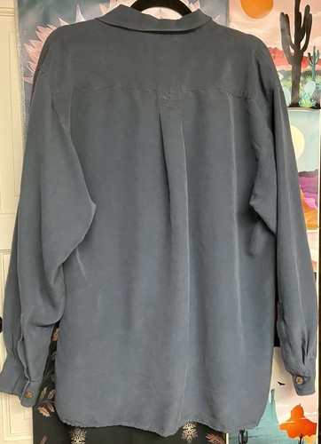TOMMY BAHAMA SILK L Mens Shirt Grey Chest Pockets 46”Chest - 31”L Long Sleeves - Picture 3 of 5