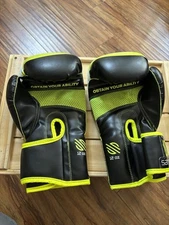 Sanabul 12 oz Boxing & kickboxing Gloves w/ Essential Gel Black And Green
