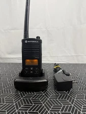 Motorola RDM2070D Walmart Walkie 2 Way Radio With Charger