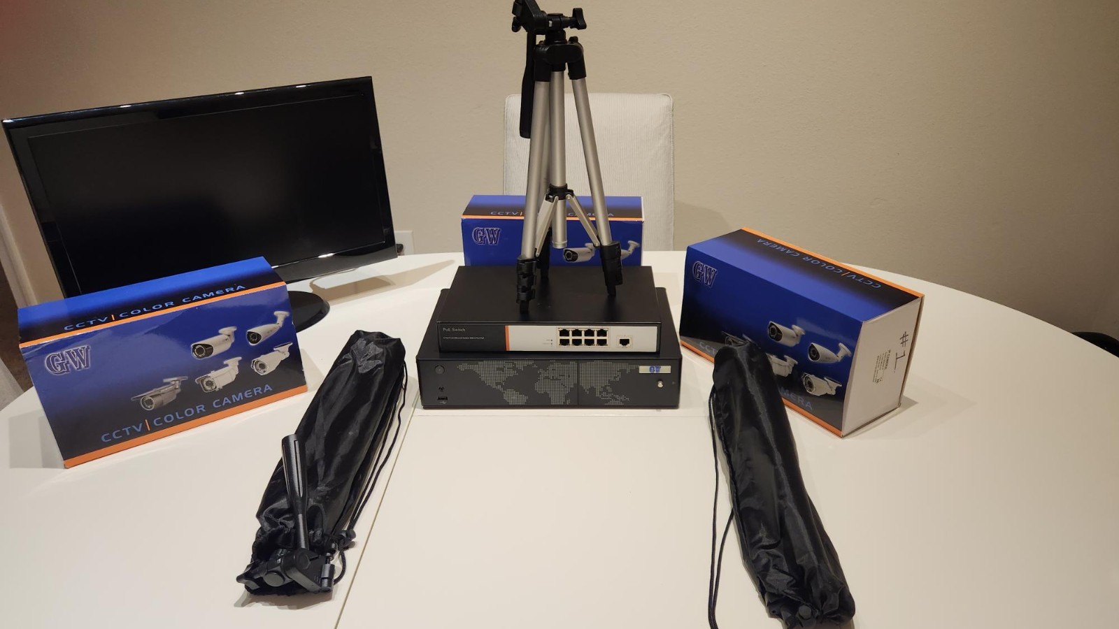 GW CCTV color IP camera system, black, 6 cameras, great condition
