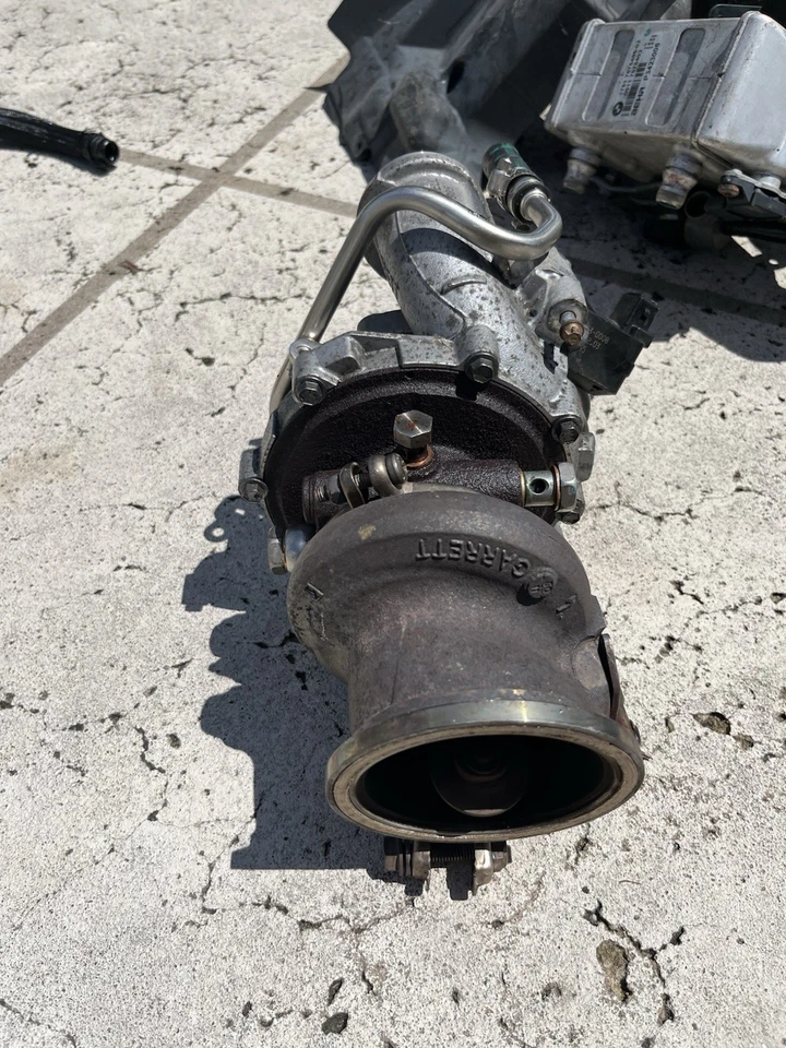 Par de turbos en stock BMW 750i XDrive F01 2012 Foto 2 de 4