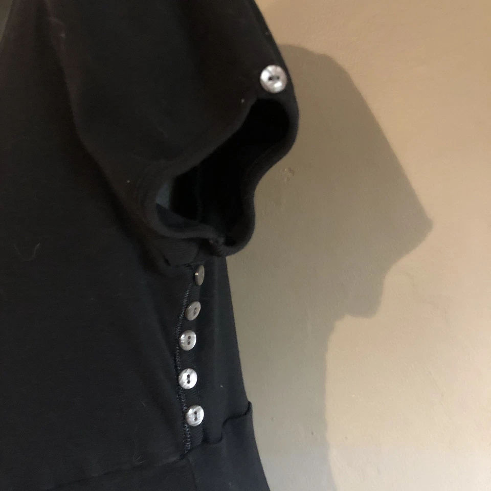 Tee Shop VS Y2K Muñeca Bebé Negra Manga Abullonada Cuello Redondo Top Botones Cachicho Foto 3 de 4