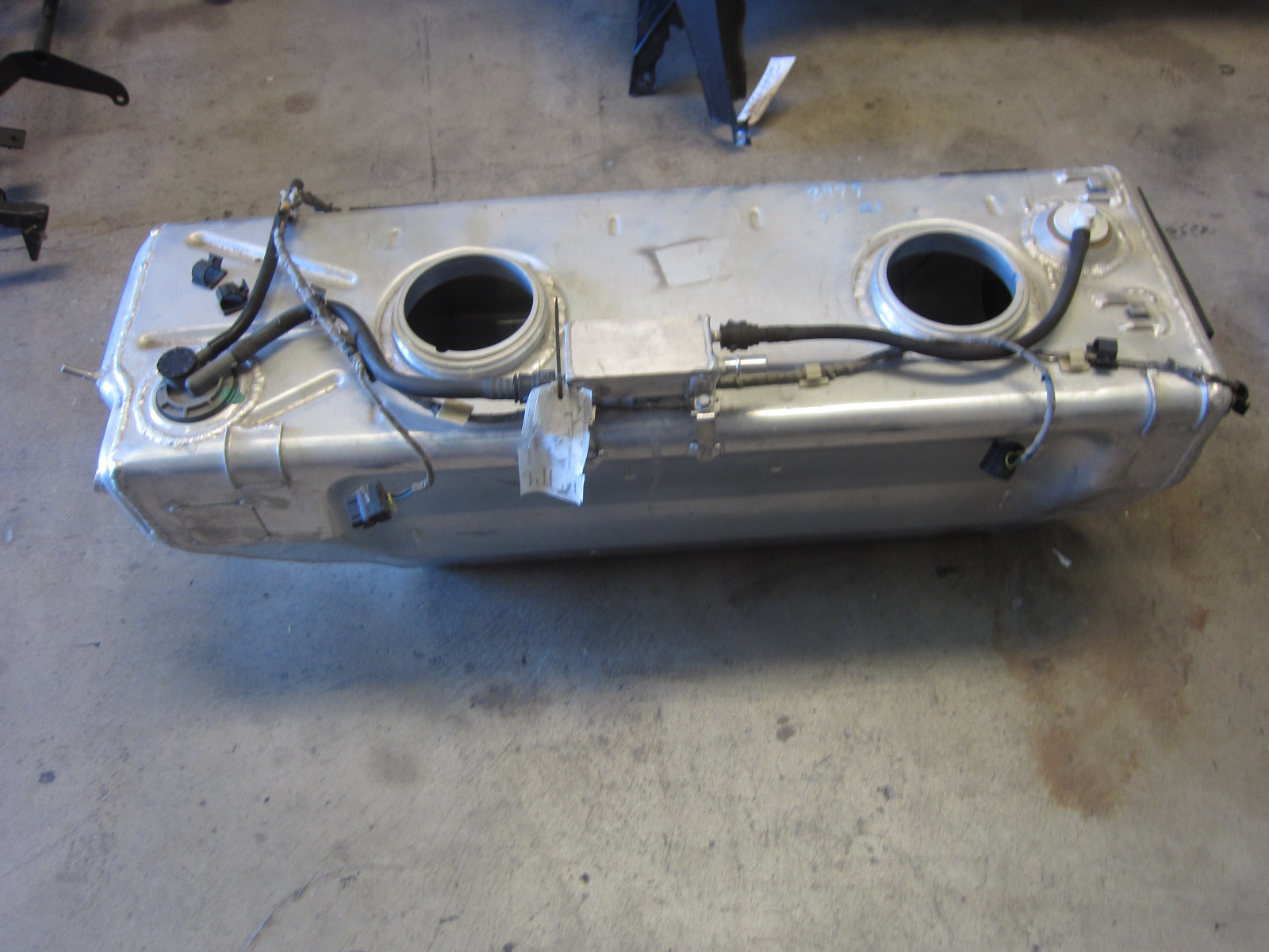 Maserati  Quattroporte 2005 UP - Two Pump Fuel Tank - USA Version