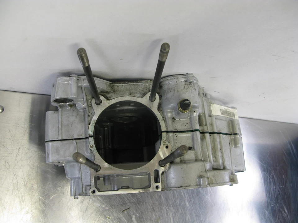 BMW F650CS ABS 2003 F650 CS 00-03 Crank Case & Bolts CrankCase Engine Motor OEM - Image 4 of 4