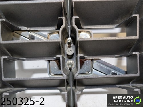 OEM 2004-2007 Volvo V70 2.5L Grille - Picture 8 of 8