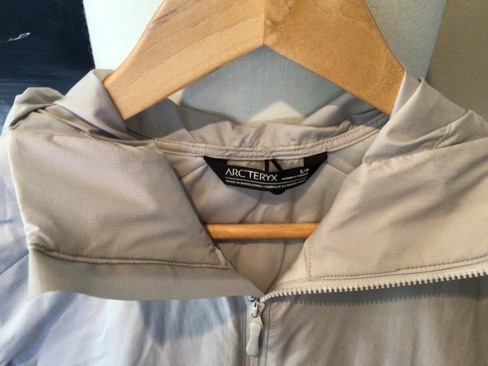 Arc'teryx Women’s Atom LT Lightweight Hoody Solitude Gray Small—Only Worn 2x! image 4