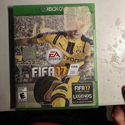 FIFA 17 Standard Case Xbox One Featuring Ultimate Team Legends