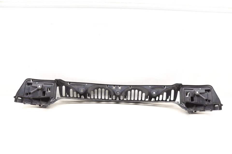 BMW 640I XDRIVE 2014-2018 - Guía de parachoques trasero / soporte de montaje (centro) 7223161 Foto 3 de 4