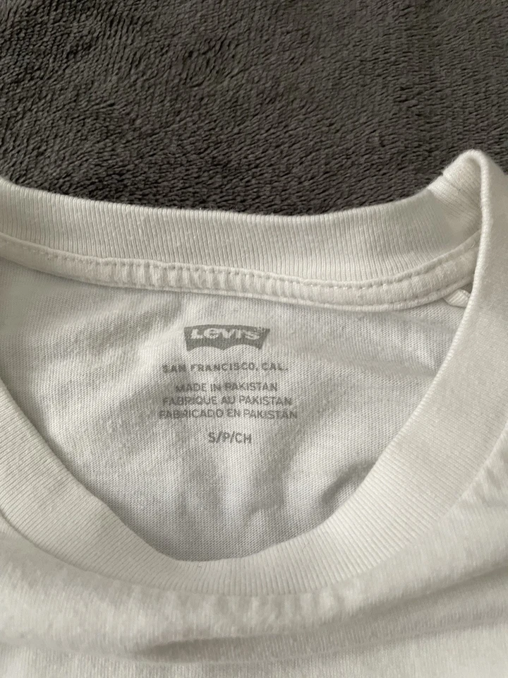 Girls Levi’s T-shirts Small - Image 4 of 4